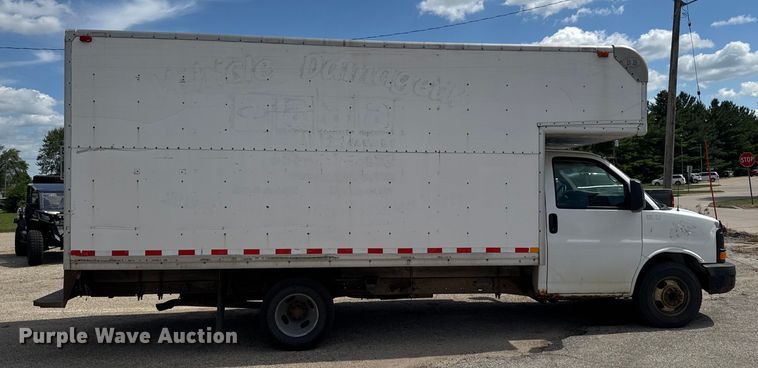 image for item DT0515 2009 Chevrolet Express delivery truck