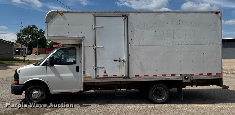 image for item DT0515 2009 Chevrolet Express delivery truck