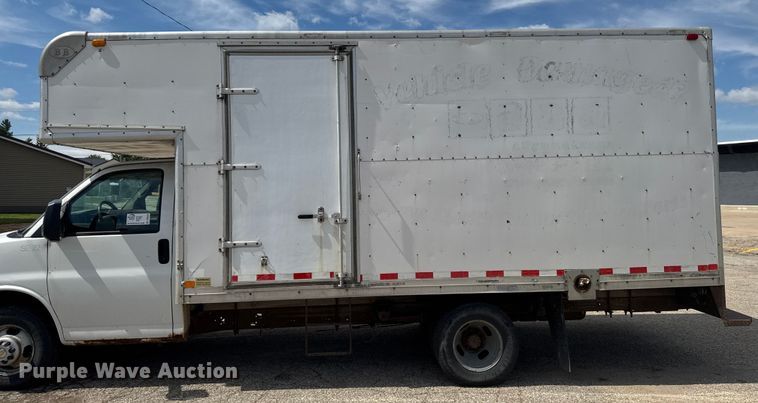 image for item DT0515 2009 Chevrolet Express delivery truck