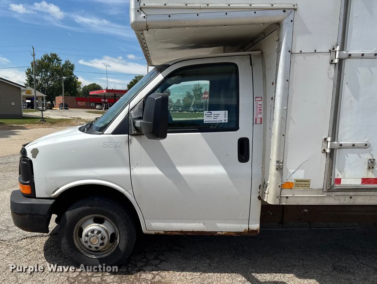image for item DT0515 2009 Chevrolet Express delivery truck