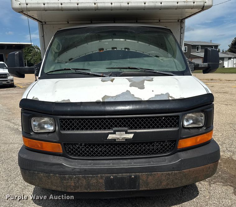 image for item DT0515 2009 Chevrolet Express delivery truck