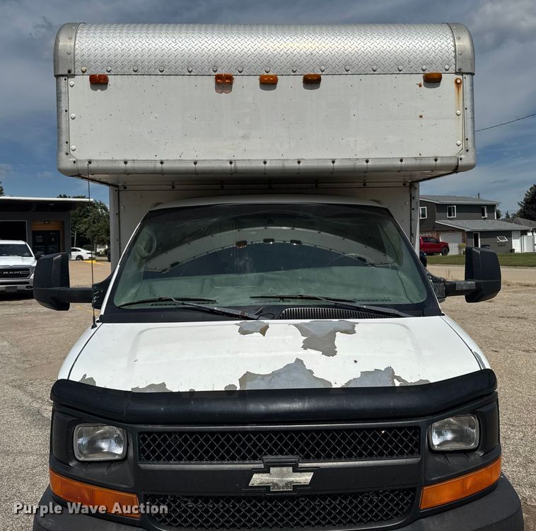 image for item DT0515 2009 Chevrolet Express delivery truck