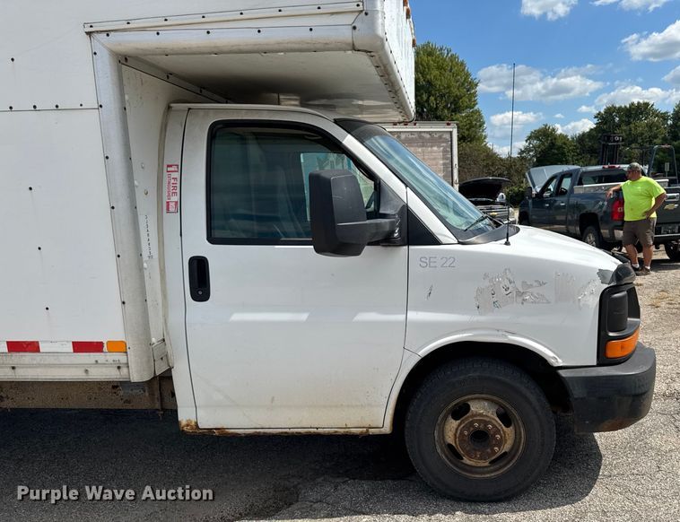 image for item DT0515 2009 Chevrolet Express delivery truck