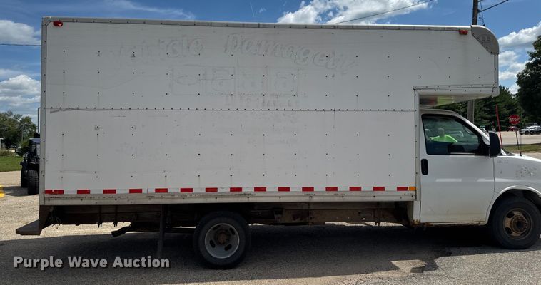 image for item DT0515 2009 Chevrolet Express delivery truck