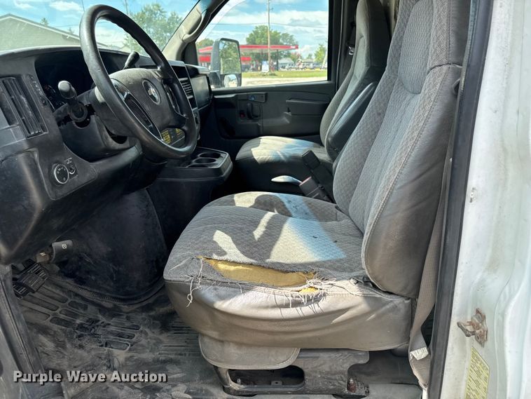 image for item DT0515 2009 Chevrolet Express delivery truck