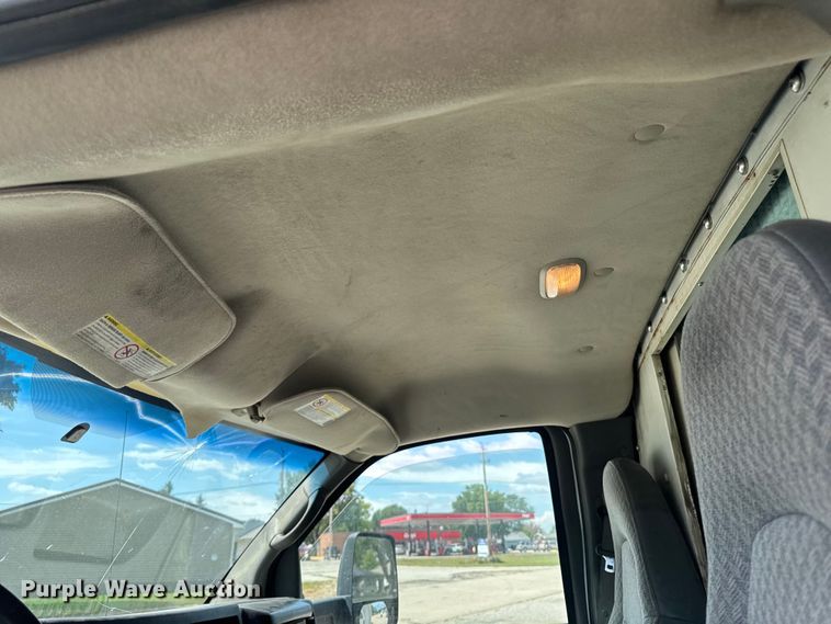 image for item DT0515 2009 Chevrolet Express delivery truck