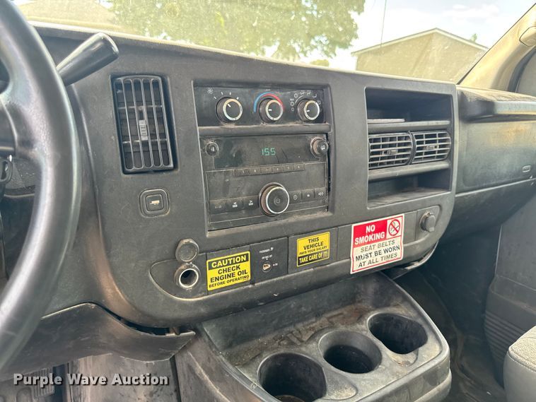 image for item DT0515 2009 Chevrolet Express delivery truck