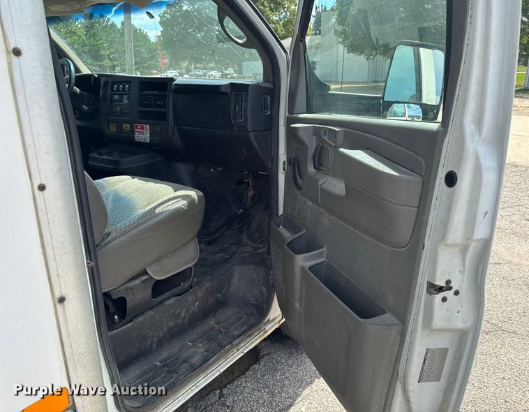 image for item DT0515 2009 Chevrolet Express delivery truck