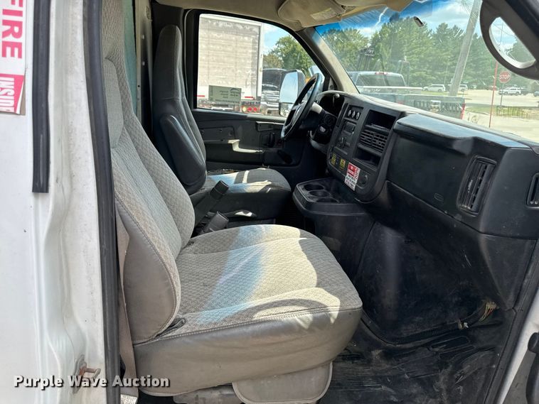 image for item DT0515 2009 Chevrolet Express delivery truck