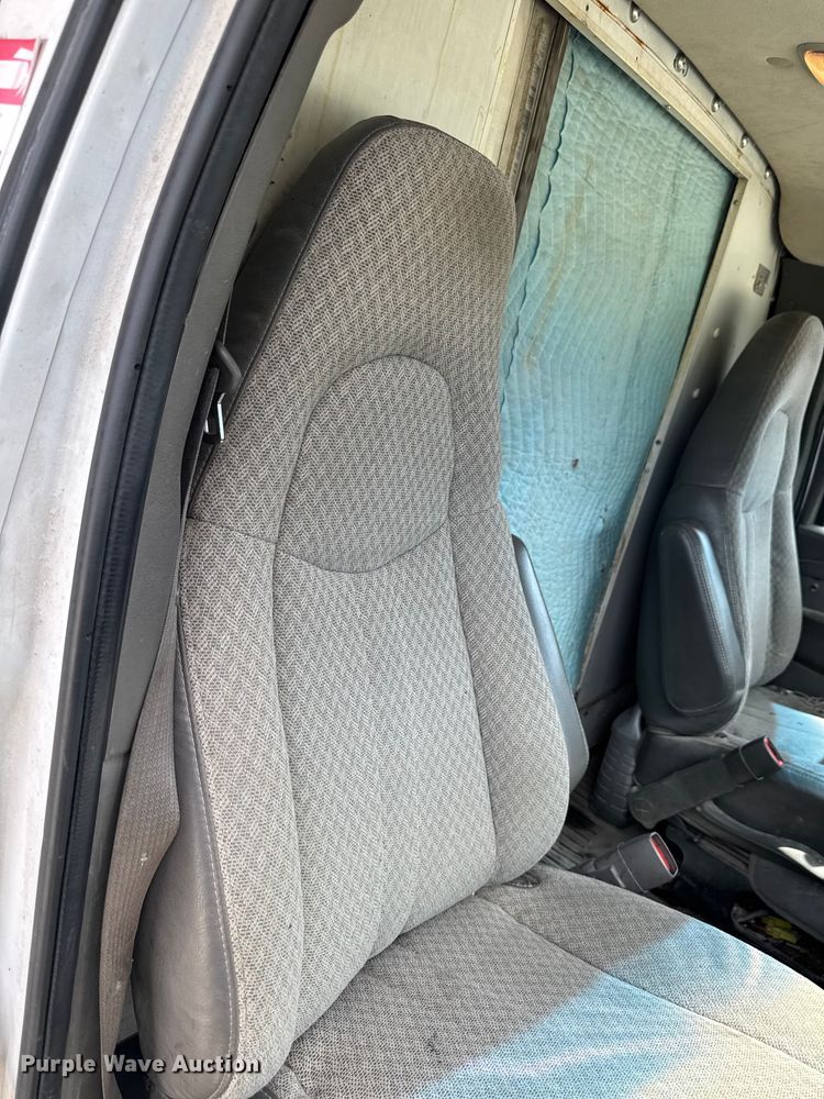 image for item DT0515 2009 Chevrolet Express delivery truck