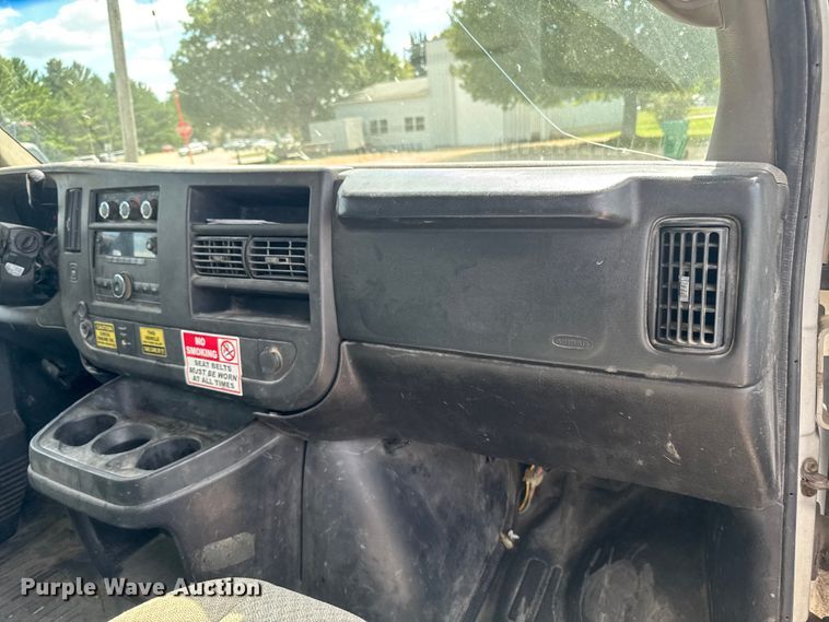 image for item DT0515 2009 Chevrolet Express delivery truck