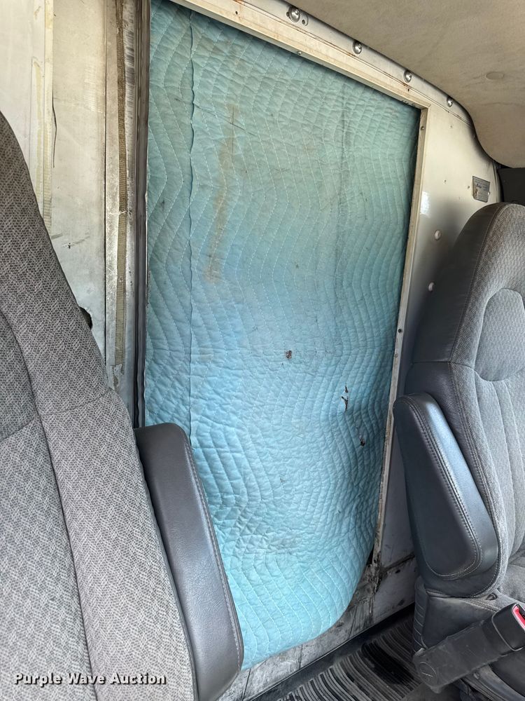 image for item DT0515 2009 Chevrolet Express delivery truck