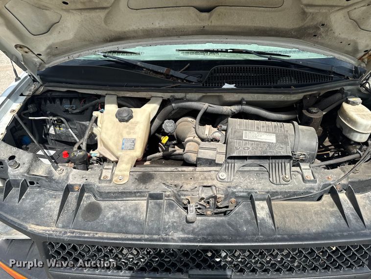 image for item DT0515 2009 Chevrolet Express delivery truck