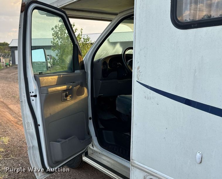 image for item DT3338 2002 Ford Econoline 450 RV