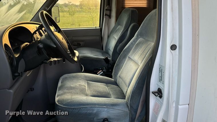 image for item DT3338 2002 Ford Econoline 450 RV
