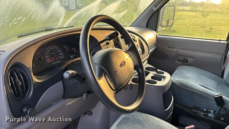 image for item DT3338 2002 Ford Econoline 450 RV