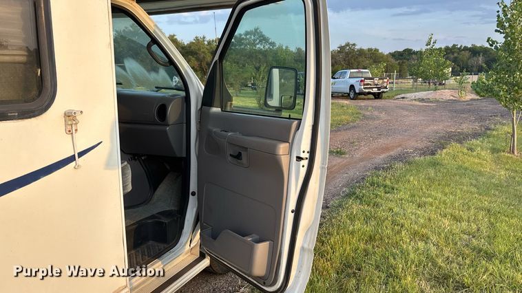 image for item DT3338 2002 Ford Econoline 450 RV