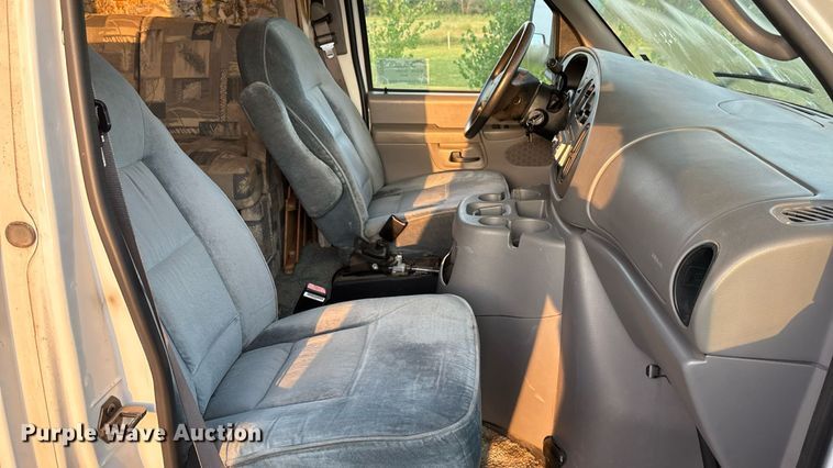 image for item DT3338 2002 Ford Econoline 450 RV