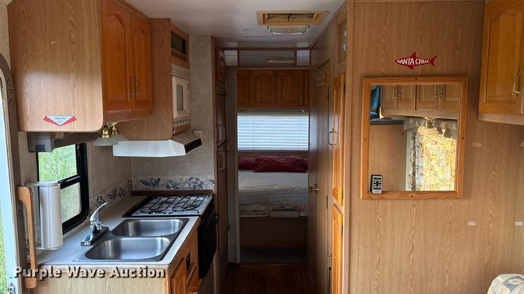 image for item DT3338 2002 Ford Econoline 450 RV