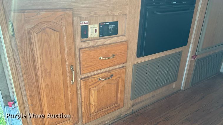 image for item DT3338 2002 Ford Econoline 450 RV