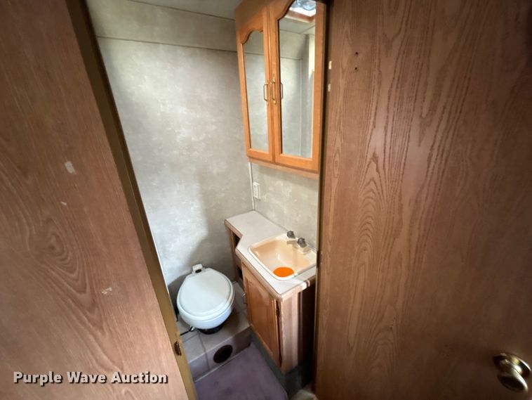 image for item DT3338 2002 Ford Econoline 450 RV