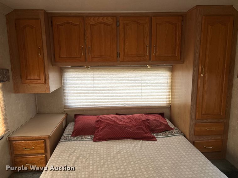 image for item DT3338 2002 Ford Econoline 450 RV