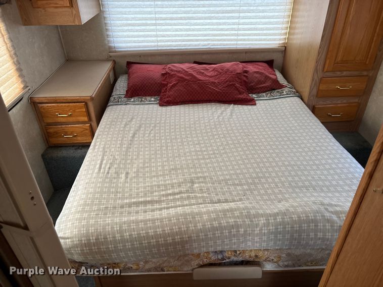 image for item DT3338 2002 Ford Econoline 450 RV