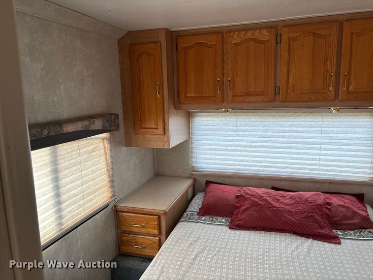 image for item DT3338 2002 Ford Econoline 450 RV