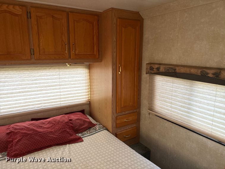 image for item DT3338 2002 Ford Econoline 450 RV