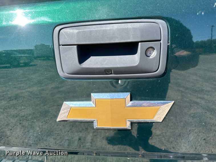 image for item DT6250 2015 Chevrolet Silverado 1500 Crew Cab pickup truck