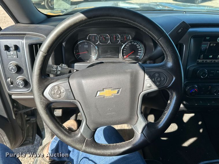 image for item DT6250 2015 Chevrolet Silverado 1500 Crew Cab pickup truck