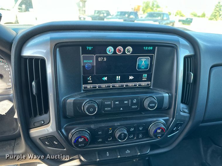 image for item DT6250 2015 Chevrolet Silverado 1500 Crew Cab pickup truck