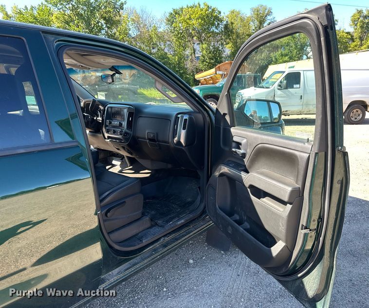 image for item DT6250 2015 Chevrolet Silverado 1500 Crew Cab pickup truck