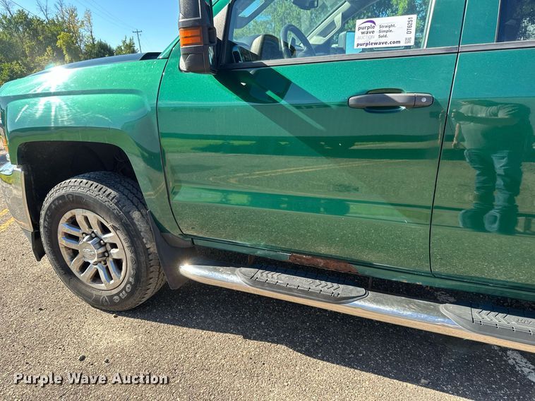 image for item DT6251 2016 Chevrolet Silverado 2500HD Double Cab pickup truck