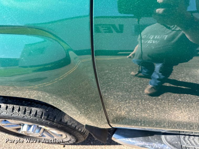 image for item DT6251 2016 Chevrolet Silverado 2500HD Double Cab pickup truck