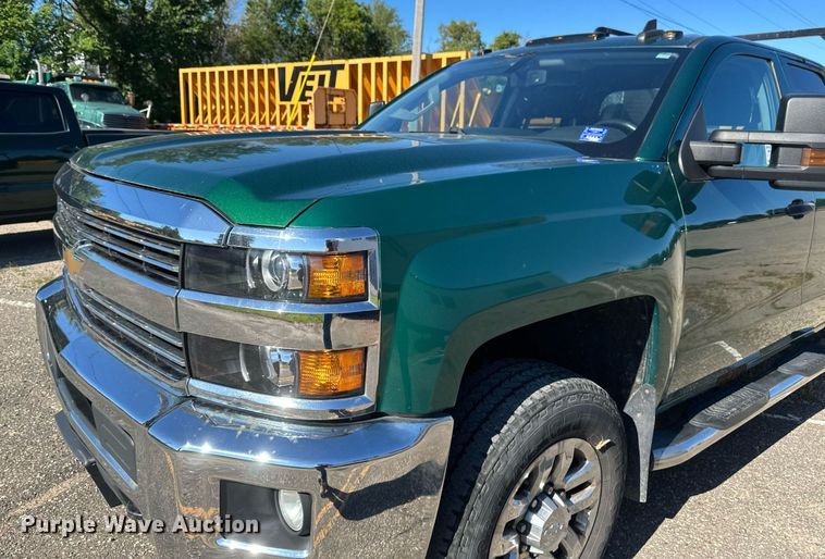 image for item DT6251 2016 Chevrolet Silverado 2500HD Double Cab pickup truck