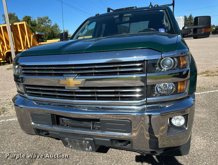 image for item DT6251 2016 Chevrolet Silverado 2500HD Double Cab pickup truck