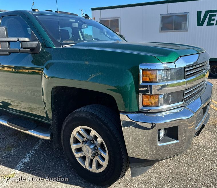 image for item DT6251 2016 Chevrolet Silverado 2500HD Double Cab pickup truck