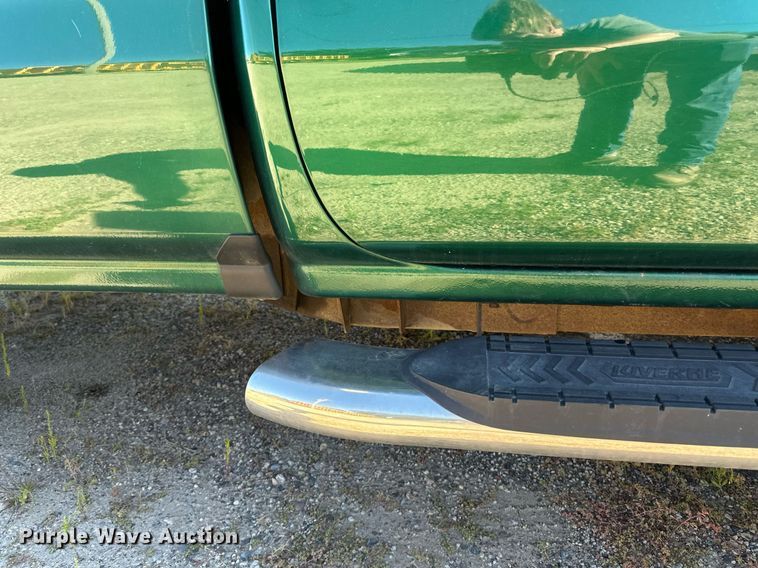 image for item DT6251 2016 Chevrolet Silverado 2500HD Double Cab pickup truck