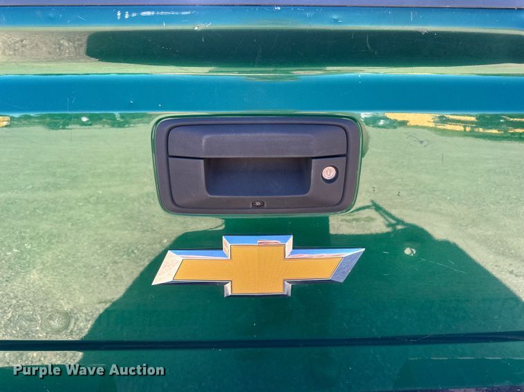 image for item DT6251 2016 Chevrolet Silverado 2500HD Double Cab pickup truck