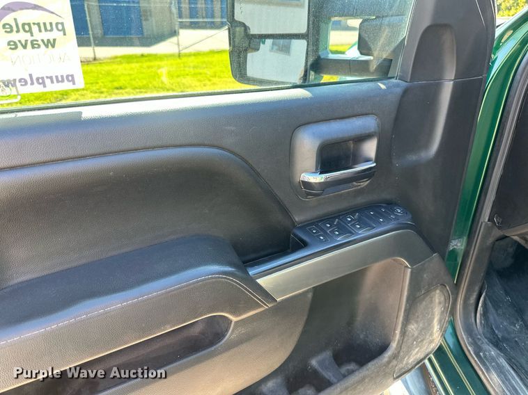 image for item DT6251 2016 Chevrolet Silverado 2500HD Double Cab pickup truck