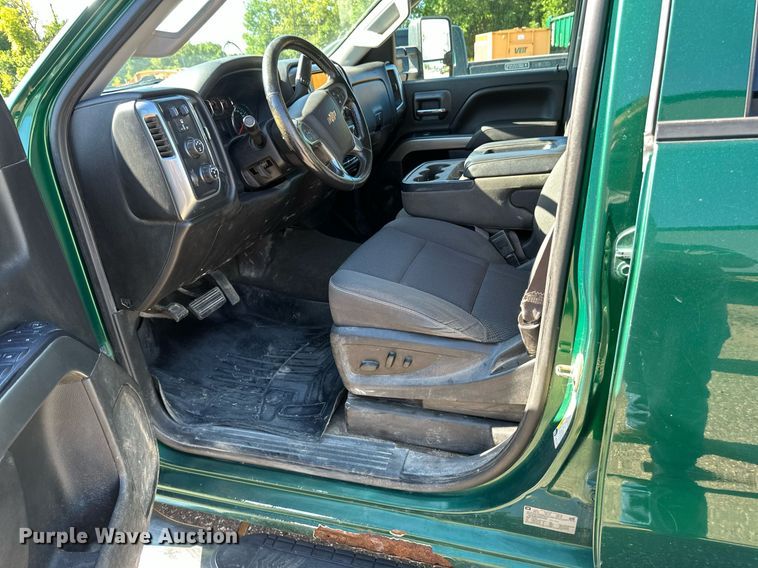 image for item DT6251 2016 Chevrolet Silverado 2500HD Double Cab pickup truck