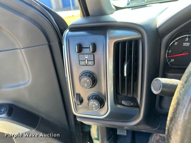 image for item DT6251 2016 Chevrolet Silverado 2500HD Double Cab pickup truck