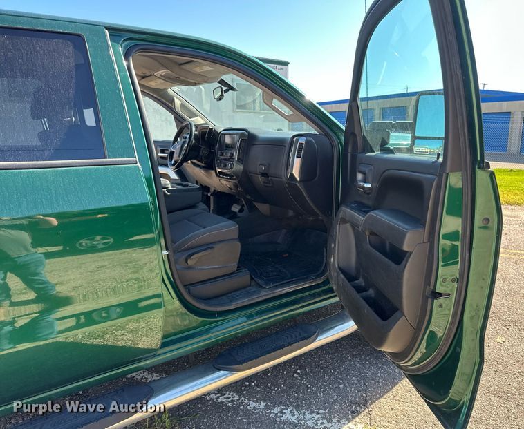 image for item DT6251 2016 Chevrolet Silverado 2500HD Double Cab pickup truck