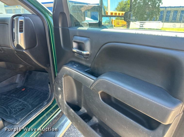 image for item DT6251 2016 Chevrolet Silverado 2500HD Double Cab pickup truck