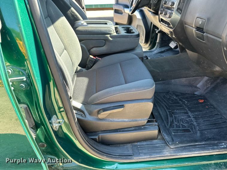 image for item DT6251 2016 Chevrolet Silverado 2500HD Double Cab pickup truck