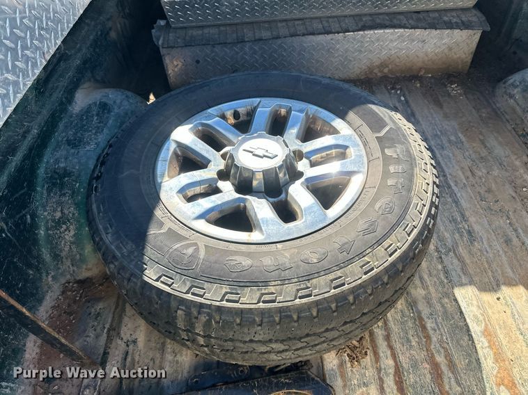 image for item DT6251 2016 Chevrolet Silverado 2500HD Double Cab pickup truck