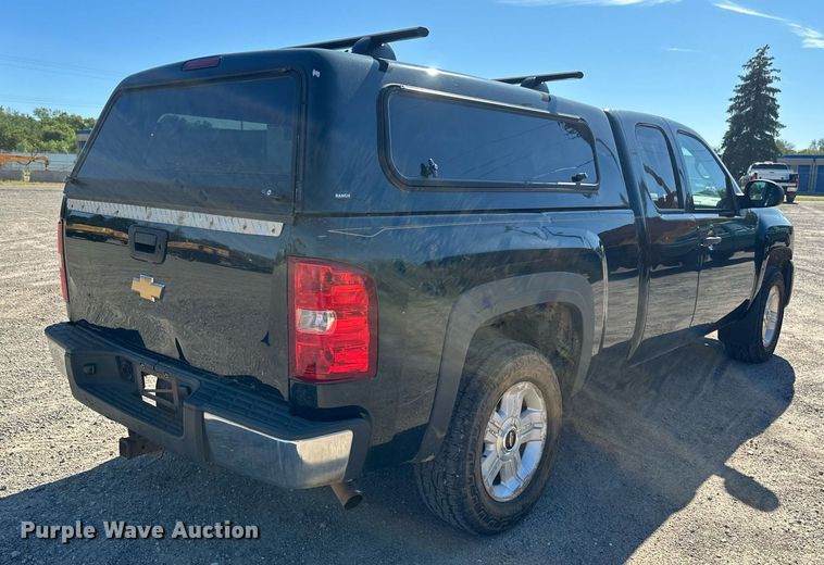 image for item DT6252 2013 Chevrolet Silverado 1500 Ext. Cab pickup truck