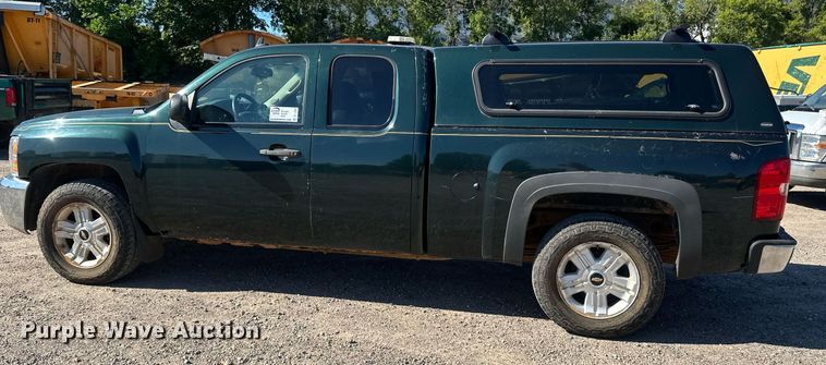 image for item DT6252 2013 Chevrolet Silverado 1500 Ext. Cab pickup truck