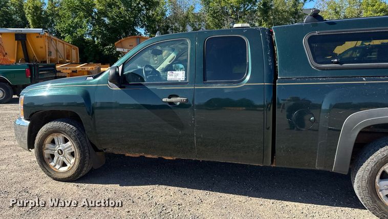 image for item DT6252 2013 Chevrolet Silverado 1500 Ext. Cab pickup truck